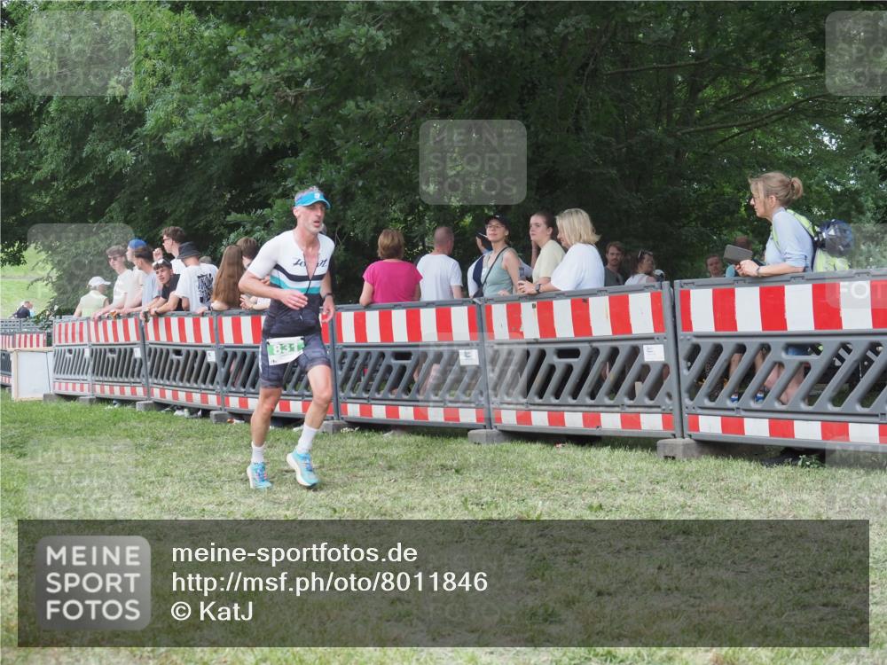 21.06.2025 - 27. Vierlanden-Triathlon KatJ http://msf.ph/oto/8011846 15.06.2025 13:07:19 Ziel 831 meine-sportfotos.de