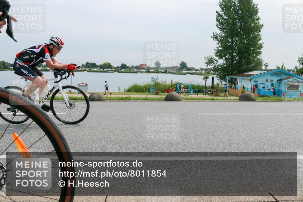 15.06.2025 - 27. Vierlanden-Triathlon H.Heesch http://msf.ph/oto/8011854 15.06.2025 11:05:08 Radfahren 122, 231, 246, 588 meine-sportfotos.de