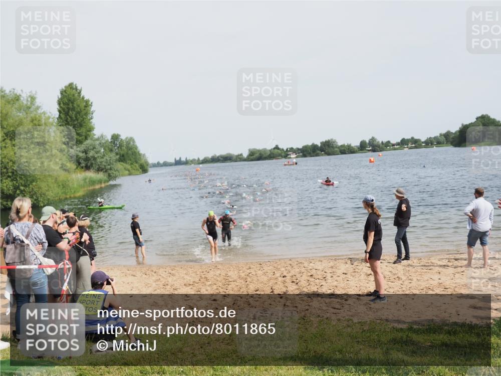 21.06.2025 - 27. Vierlanden-Triathlon MichiJ http://msf.ph/oto/8011865 15.06.2026 10:14:19 Schwimmen 482, 565, 618, 632 meine-sportfotos.de