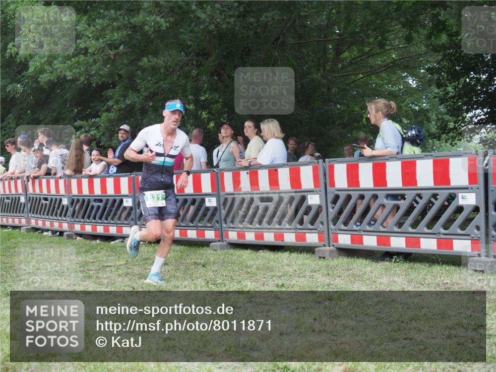 21.06.2025 - 27. Vierlanden-Triathlon KatJ http://msf.ph/oto/8011871 15.06.2025 13:07:19 Ziel 831 meine-sportfotos.de