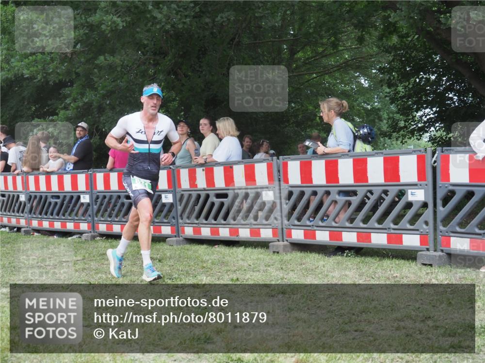 21.06.2025 - 27. Vierlanden-Triathlon KatJ http://msf.ph/oto/8011879 15.06.2025 13:07:19 Ziel 831 meine-sportfotos.de
