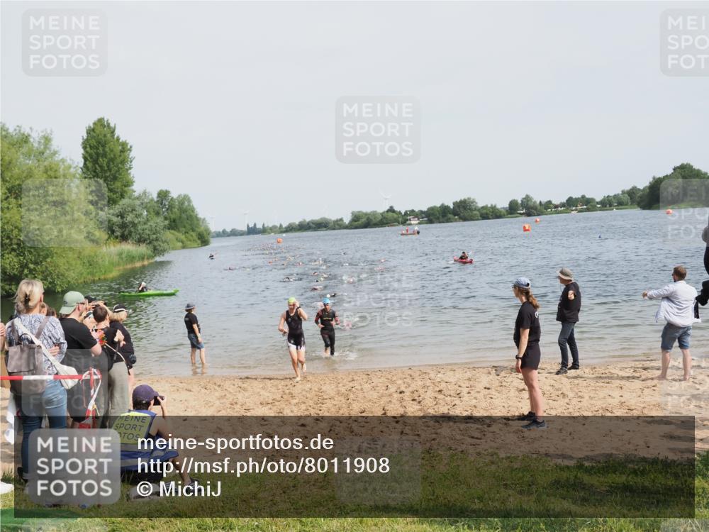 21.06.2025 - 27. Vierlanden-Triathlon MichiJ http://msf.ph/oto/8011908 15.06.2026 10:14:20 Schwimmen 482, 565, 618 meine-sportfotos.de