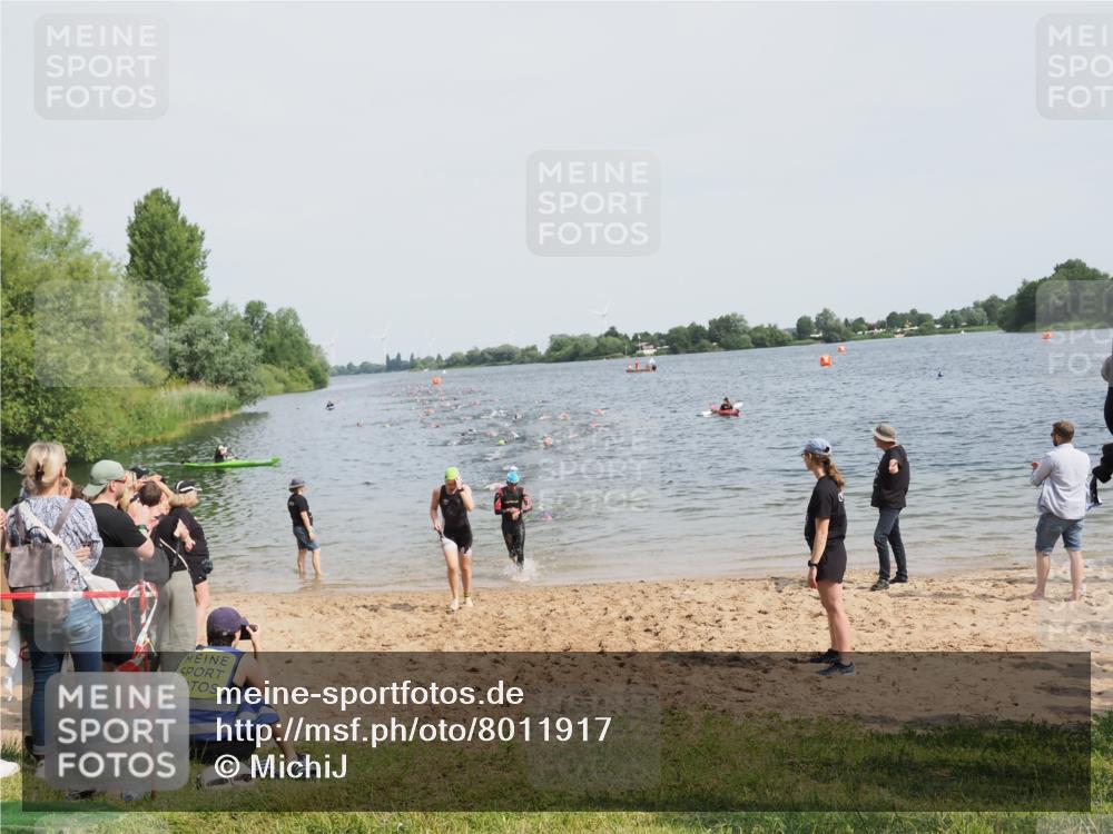 21.06.2025 - 27. Vierlanden-Triathlon MichiJ http://msf.ph/oto/8011917 15.06.2026 10:14:20 Schwimmen 482, 565, 618 meine-sportfotos.de