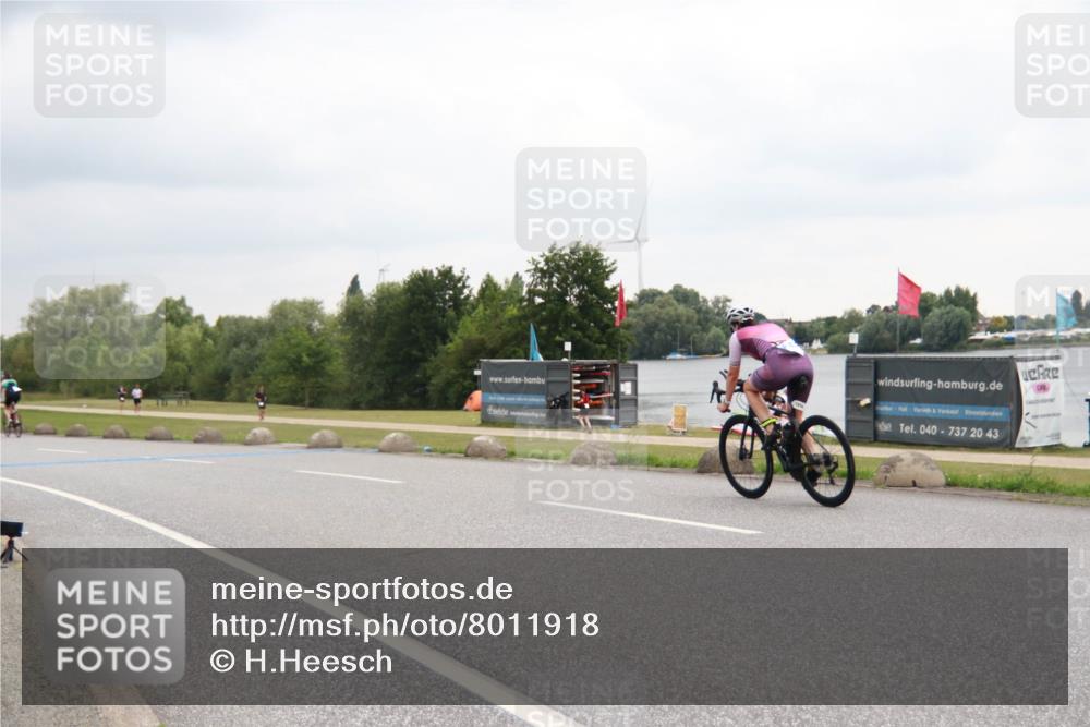 21.06.2025 - 27. Vierlanden-Triathlon H.Heesch http://msf.ph/oto/8011918 15.06.2025 13:13:00 Radfahren 1189, 1208 meine-sportfotos.de