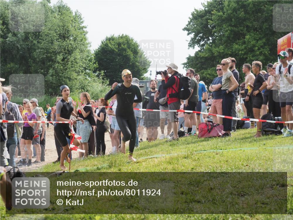 15.06.2025 - 27. Vierlanden-Triathlon KatJ http://msf.ph/oto/8011924 15.06.2025 10:13:53 Schwimmen 490, 513, 540, 622 meine-sportfotos.de