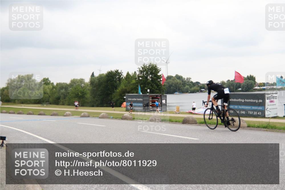 21.06.2025 - 27. Vierlanden-Triathlon H.Heesch http://msf.ph/oto/8011929 15.06.2025 13:13:08 Radfahren 1210, 1217 meine-sportfotos.de