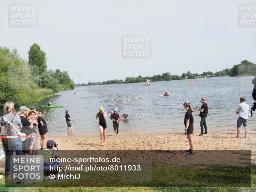 21.06.2025 - 27. Vierlanden-Triathlon MichiJ http://msf.ph/oto/8011933 15.06.2026 10:14:21 Schwimmen 482, 565, 618 meine-sportfotos.de