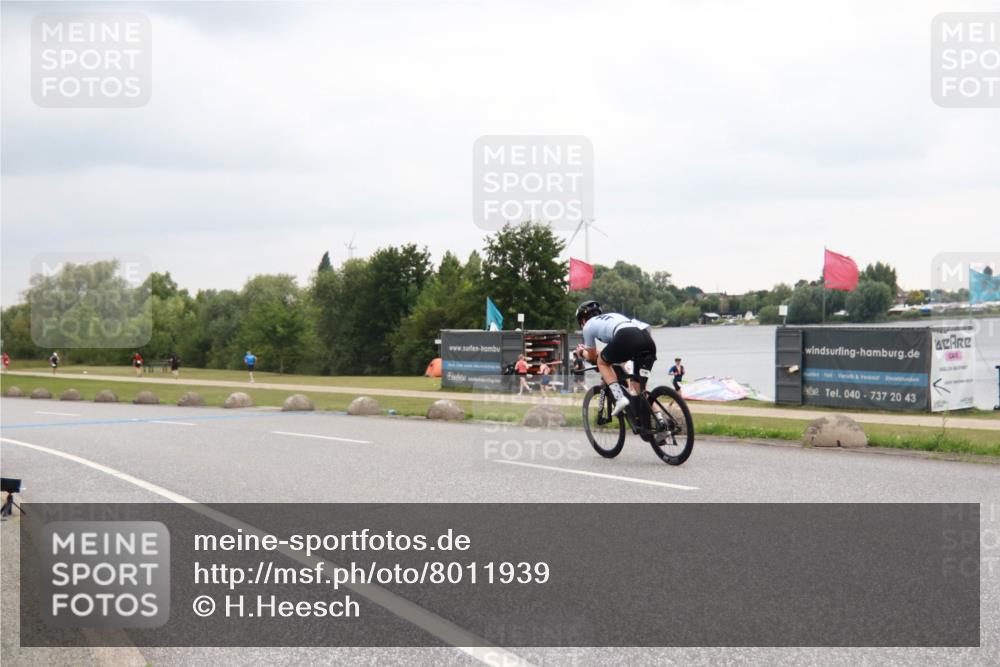 21.06.2025 - 27. Vierlanden-Triathlon H.Heesch http://msf.ph/oto/8011939 15.06.2025 13:13:18 Radfahren 1177, 1191 meine-sportfotos.de