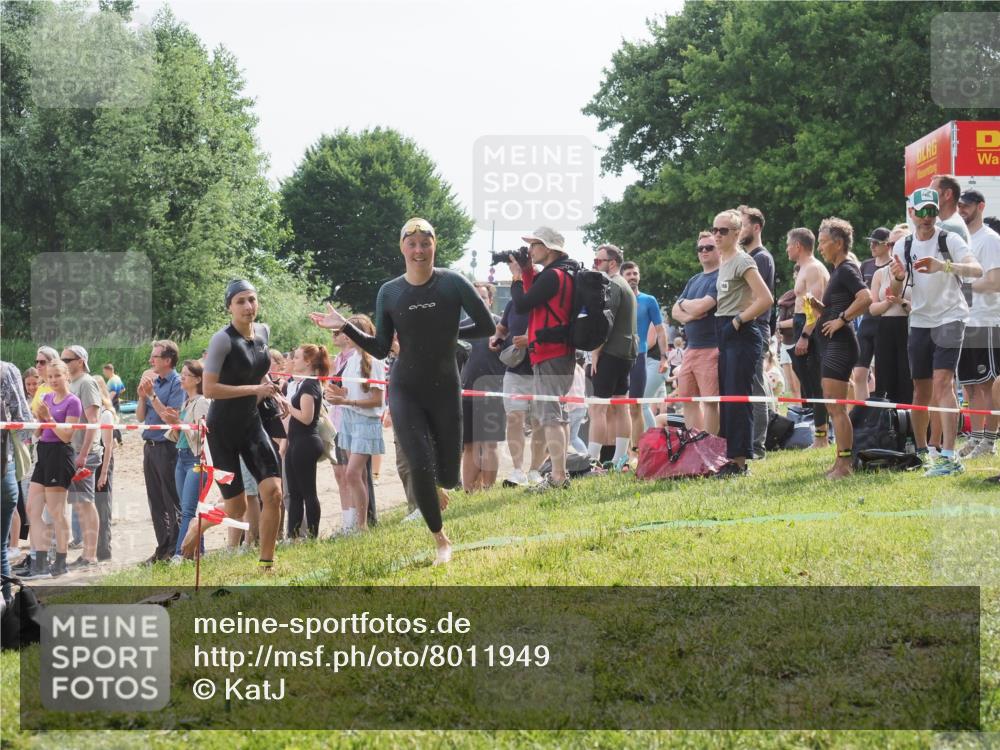 15.06.2025 - 27. Vierlanden-Triathlon KatJ http://msf.ph/oto/8011949 15.06.2025 10:13:53 Schwimmen 490, 513, 540, 622 meine-sportfotos.de
