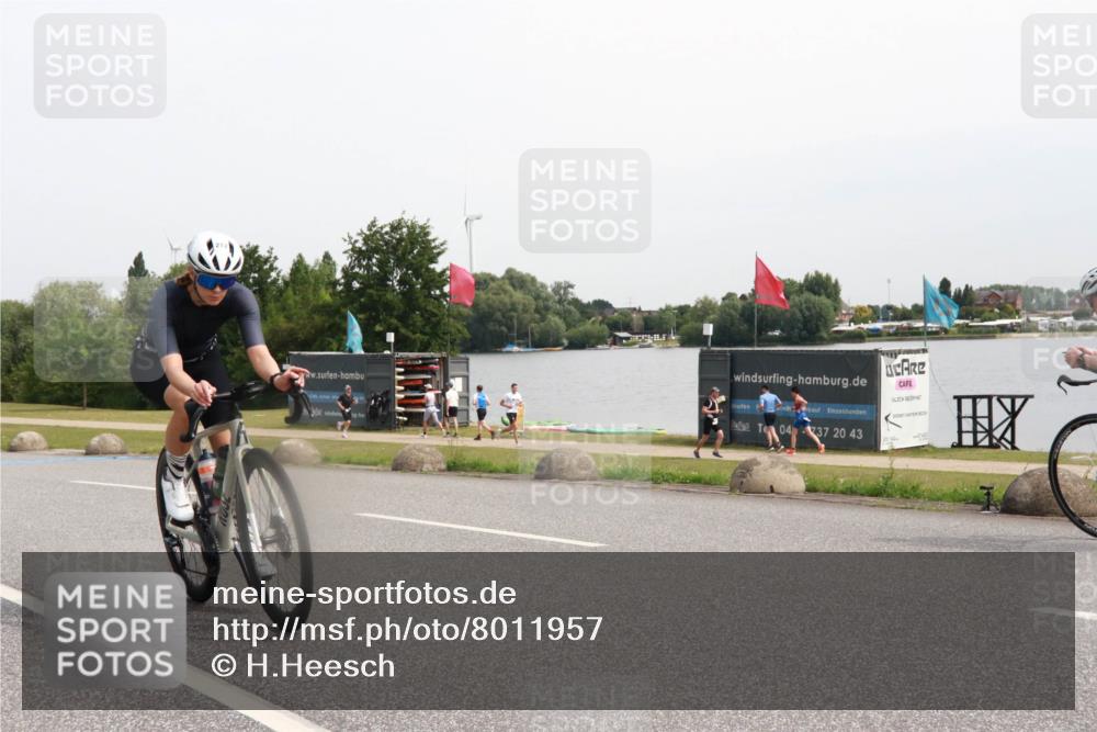 15.06.2025 - 27. Vierlanden-Triathlon H.Heesch http://msf.ph/oto/8011957 15.06.2025 11:05:20 Radfahren 212, 702 meine-sportfotos.de