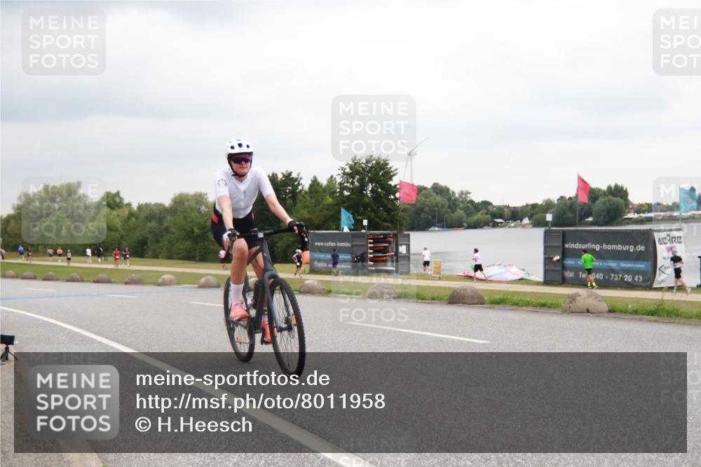 21.06.2025 - 27. Vierlanden-Triathlon H.Heesch http://msf.ph/oto/8011958 15.06.2025 13:13:33 Radfahren 883, 884, 1200, 1225 meine-sportfotos.de