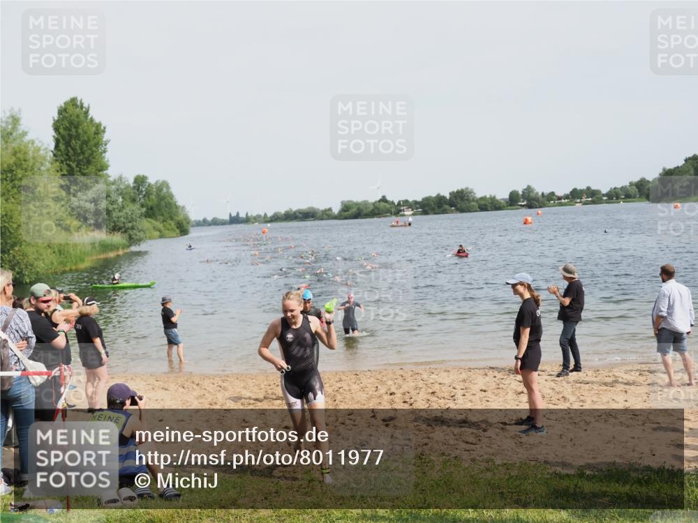 21.06.2025 - 27. Vierlanden-Triathlon MichiJ http://msf.ph/oto/8011977 15.06.2026 10:14:23 Schwimmen 482, 565, 618 meine-sportfotos.de