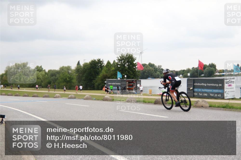21.06.2025 - 27. Vierlanden-Triathlon H.Heesch http://msf.ph/oto/8011980 15.06.2025 13:13:42 Radfahren 1178, 1218 meine-sportfotos.de