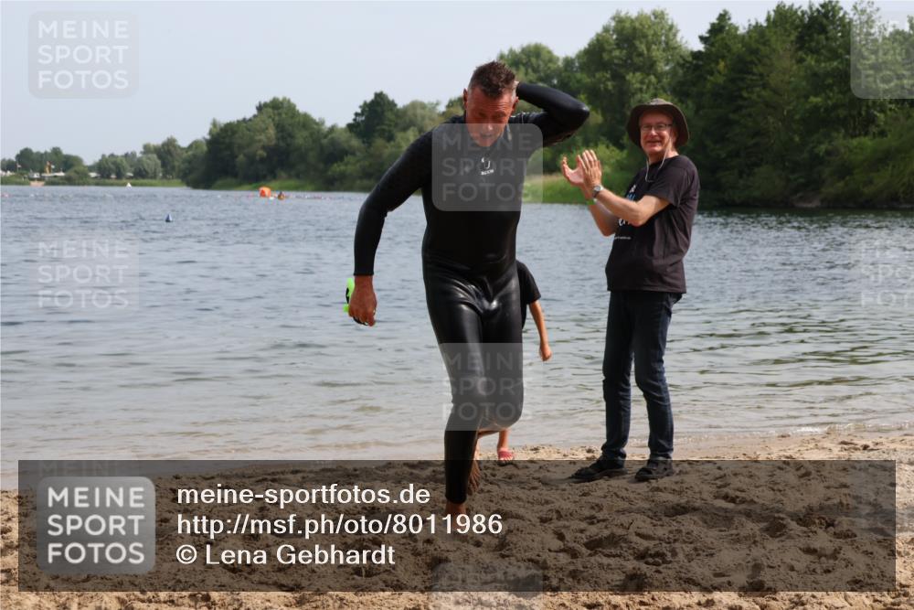 15.06.2025 - 27. Vierlanden-Triathlon Lena Gebhardt http://msf.ph/oto/8011986 15.06.2025 10:09:32 Schwimmen 421 meine-sportfotos.de