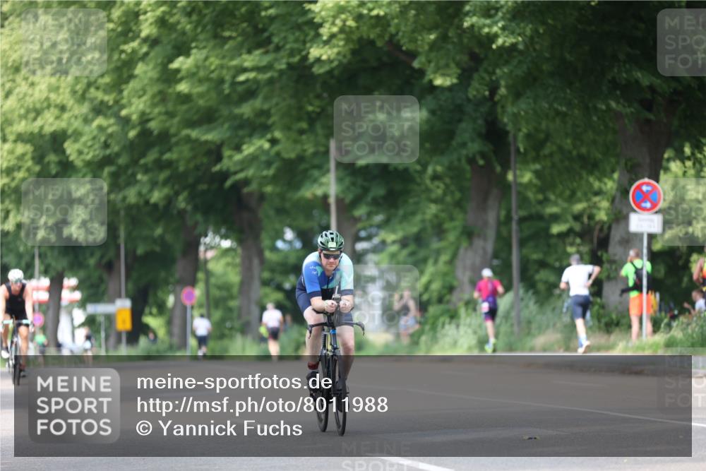 15.06.2025 - 7 Türme Triathlon Yannick Fuchs http://msf.ph/oto/8011988 15.06.2025 13:26:45 Radfahren 400, 667, 1071, 1153 meine-sportfotos.de