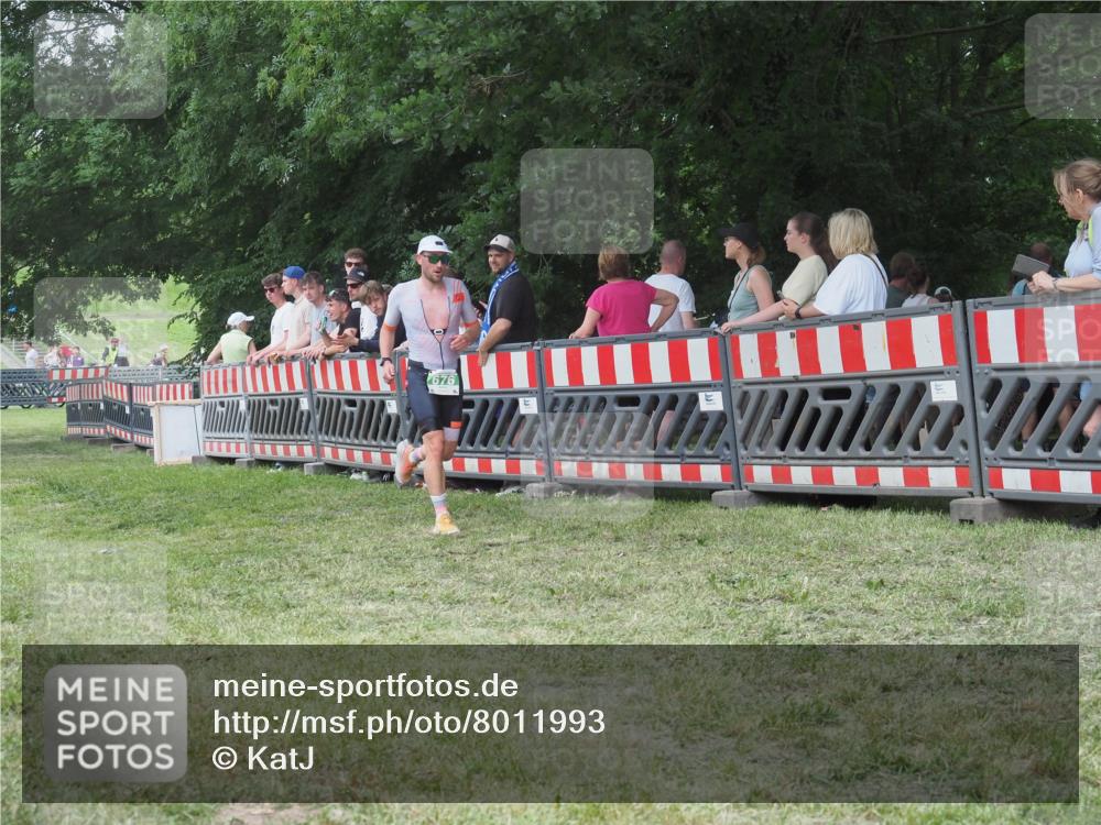 21.06.2025 - 27. Vierlanden-Triathlon KatJ http://msf.ph/oto/8011993 15.06.2025 13:07:35 Ziel 676 meine-sportfotos.de