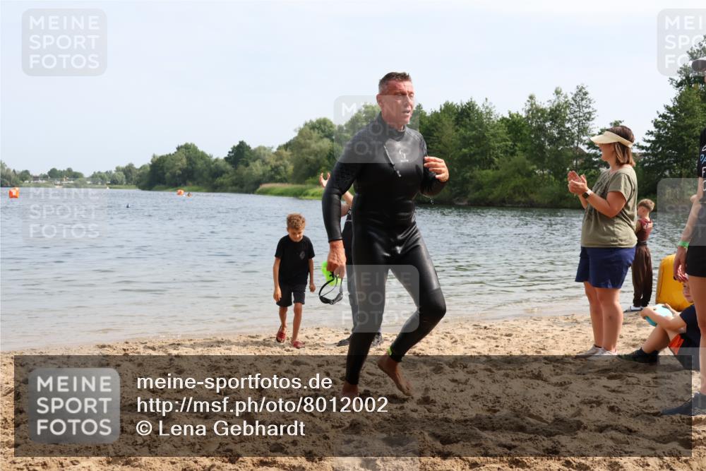 15.06.2025 - 27. Vierlanden-Triathlon Lena Gebhardt http://msf.ph/oto/8012002 15.06.2025 10:09:33 Schwimmen 421 meine-sportfotos.de