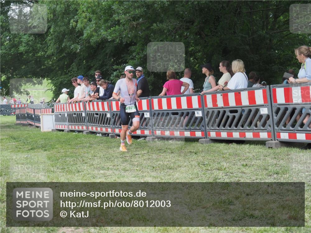 21.06.2025 - 27. Vierlanden-Triathlon KatJ http://msf.ph/oto/8012003 15.06.2025 13:07:35 Ziel 676 meine-sportfotos.de