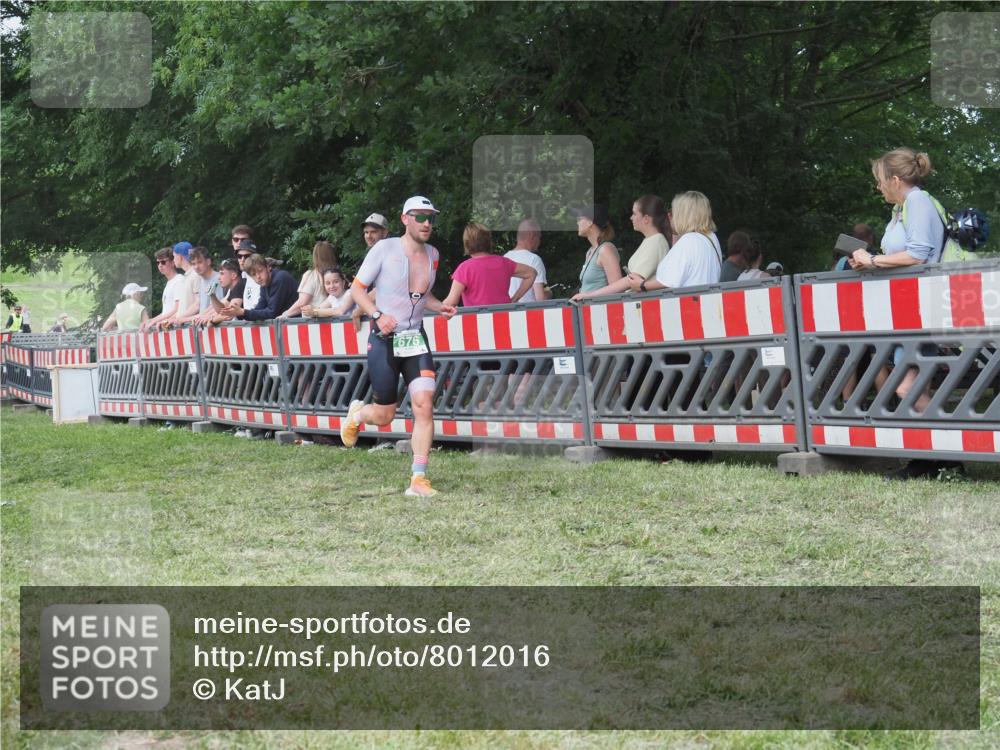 21.06.2025 - 27. Vierlanden-Triathlon KatJ http://msf.ph/oto/8012016 15.06.2025 13:07:36 Ziel 676 meine-sportfotos.de