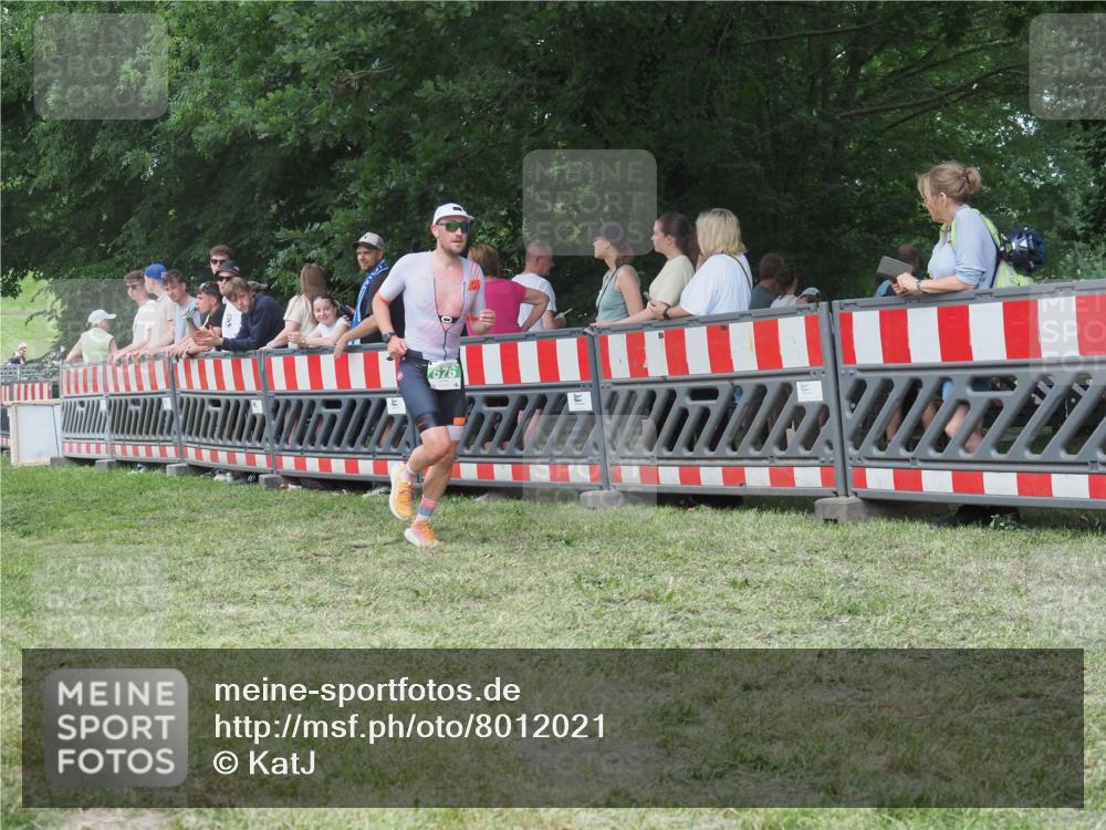 21.06.2025 - 27. Vierlanden-Triathlon KatJ http://msf.ph/oto/8012021 15.06.2025 13:07:36 Ziel 676 meine-sportfotos.de