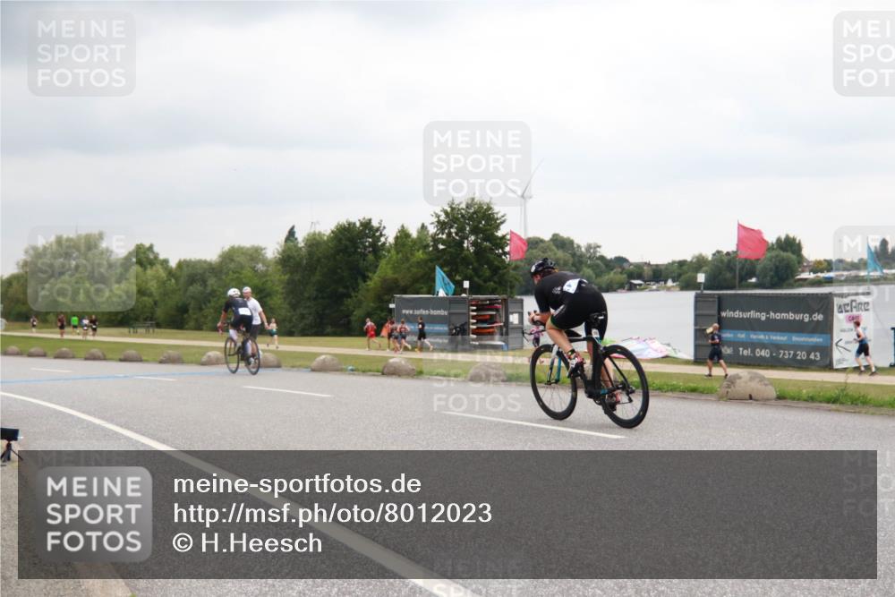 21.06.2025 - 27. Vierlanden-Triathlon H.Heesch http://msf.ph/oto/8012023 15.06.2025 13:14:12 Radfahren 1212, 1215 meine-sportfotos.de