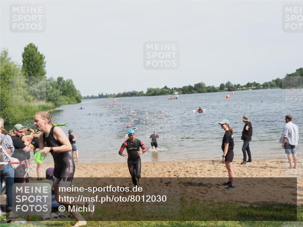 21.06.2025 - 27. Vierlanden-Triathlon MichiJ http://msf.ph/oto/8012030 15.06.2026 10:14:24 Schwimmen 482, 565, 618 meine-sportfotos.de