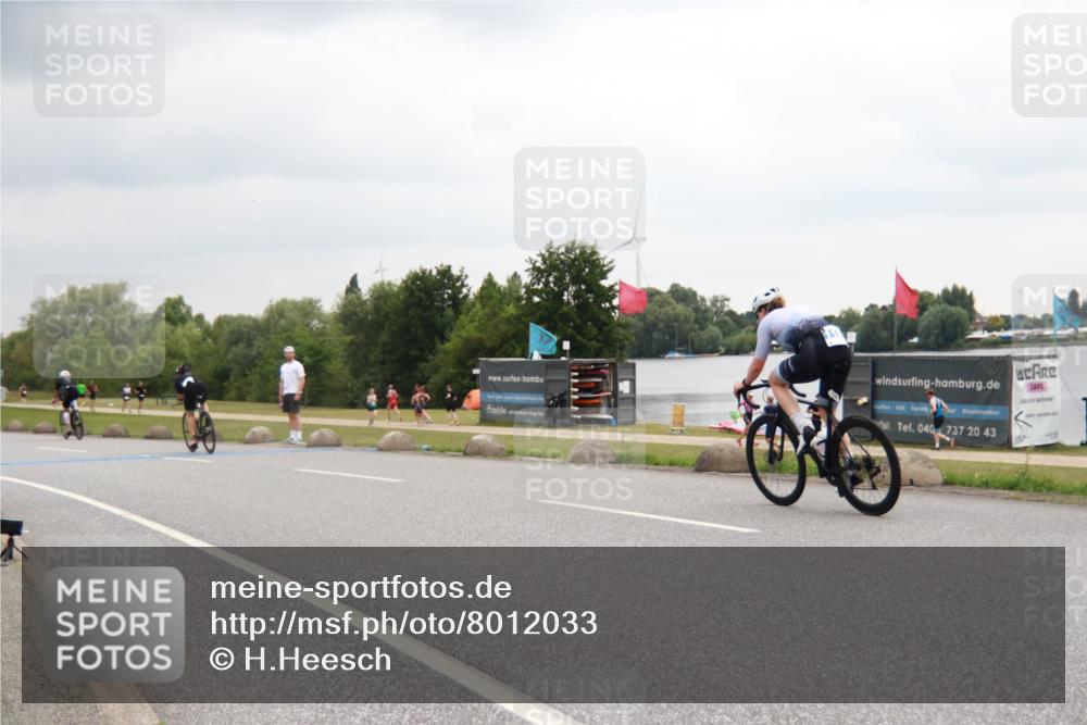 21.06.2025 - 27. Vierlanden-Triathlon H.Heesch http://msf.ph/oto/8012033 15.06.2025 13:14:13 Radfahren 1185, 1212, 1215 meine-sportfotos.de