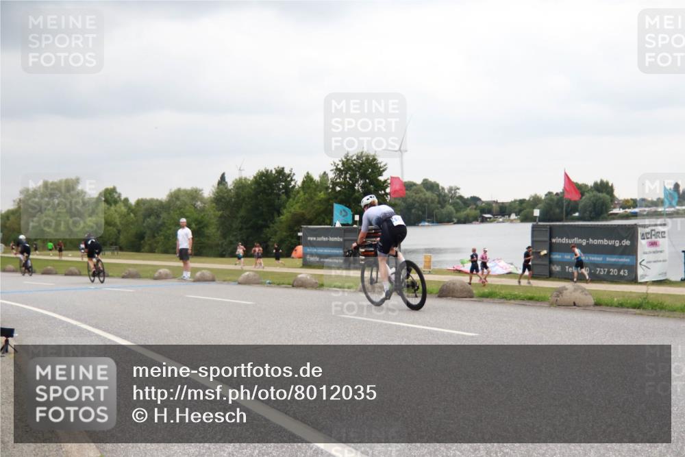 21.06.2025 - 27. Vierlanden-Triathlon H.Heesch http://msf.ph/oto/8012035 15.06.2025 13:14:13 Radfahren 1185, 1212, 1215 meine-sportfotos.de
