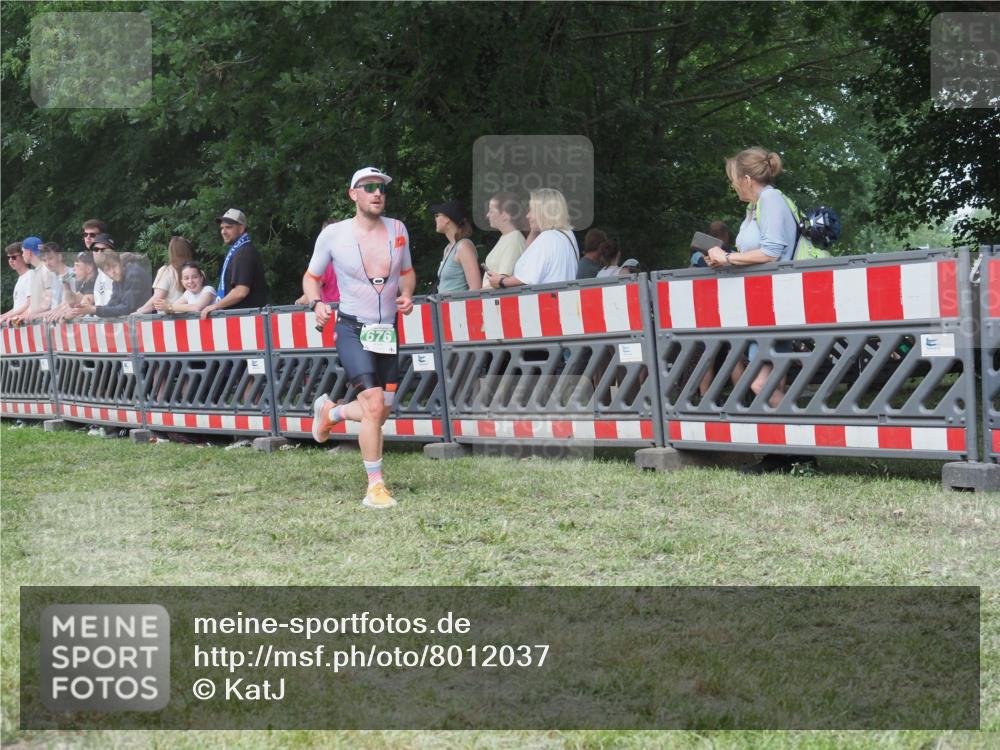 21.06.2025 - 27. Vierlanden-Triathlon KatJ http://msf.ph/oto/8012037 15.06.2025 13:07:36 Ziel 676 meine-sportfotos.de