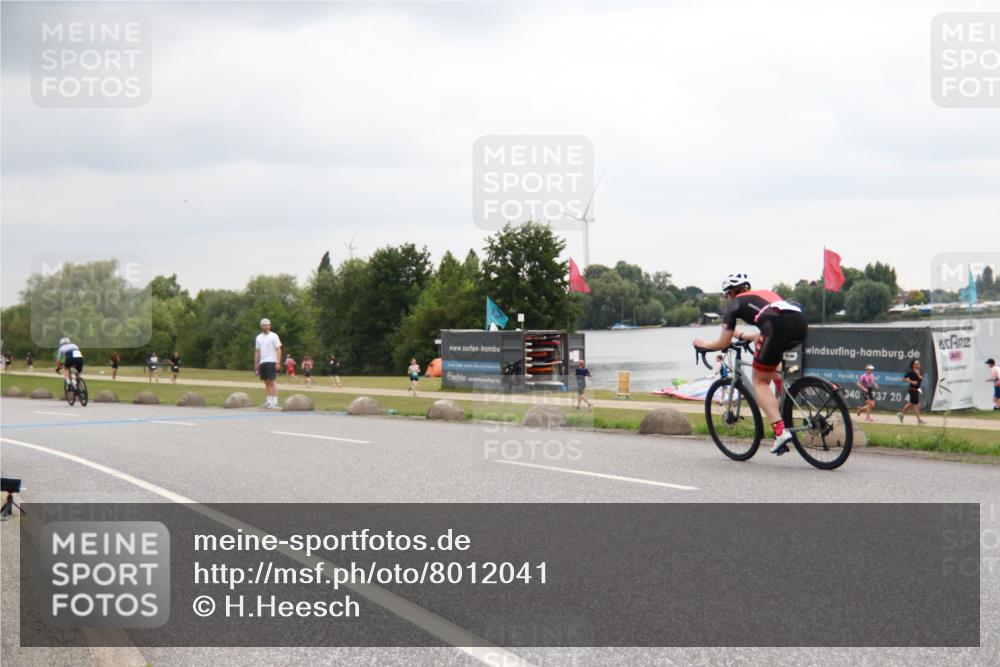 21.06.2025 - 27. Vierlanden-Triathlon H.Heesch http://msf.ph/oto/8012041 15.06.2025 13:14:15 Radfahren 1081, 1185, 1212, 1215 meine-sportfotos.de