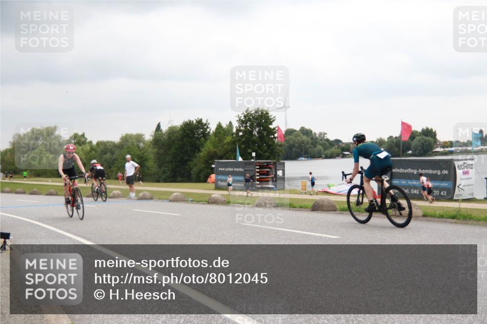 21.06.2025 - 27. Vierlanden-Triathlon H.Heesch http://msf.ph/oto/8012045 15.06.2025 13:14:17 Radfahren 1081, 1185, 1196, 1198, 1212, 1215 meine-sportfotos.de