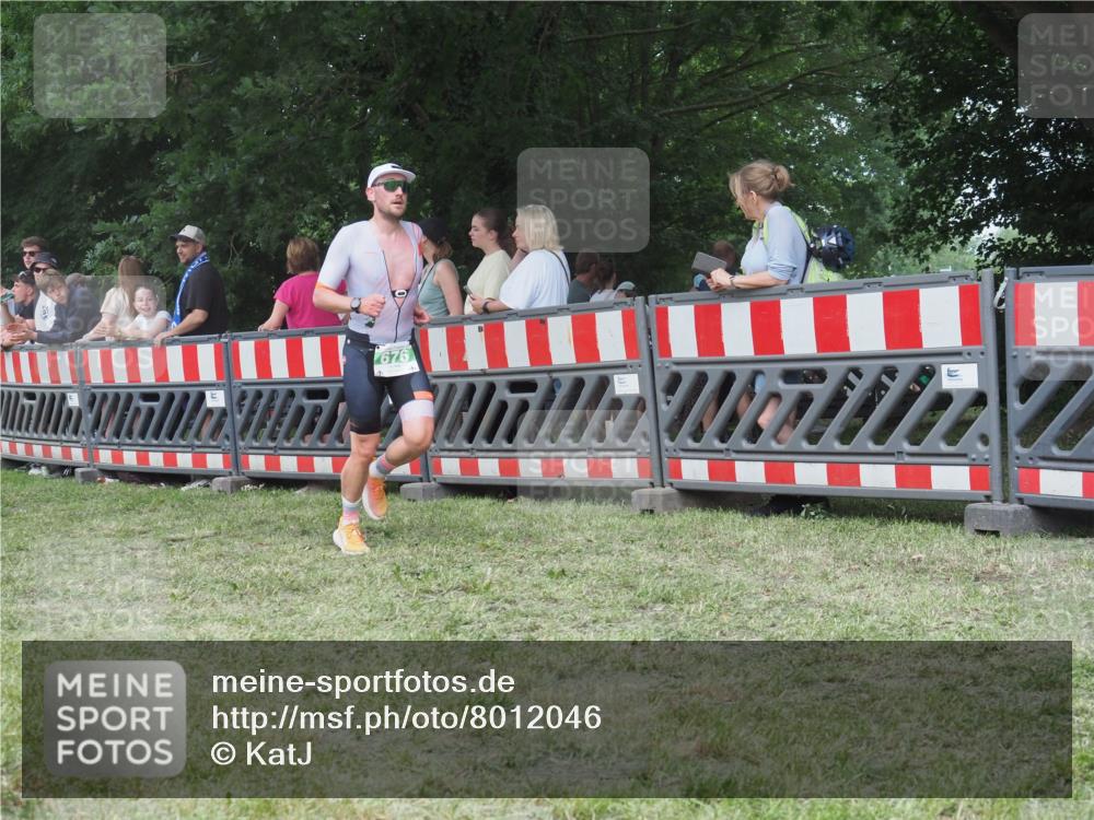 21.06.2025 - 27. Vierlanden-Triathlon KatJ http://msf.ph/oto/8012046 15.06.2025 13:07:36 Ziel 676 meine-sportfotos.de