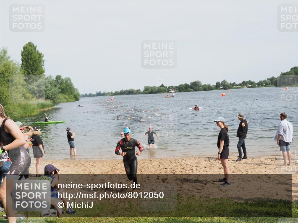 21.06.2025 - 27. Vierlanden-Triathlon MichiJ http://msf.ph/oto/8012050 15.06.2026 10:14:24 Schwimmen 482, 565, 618 meine-sportfotos.de