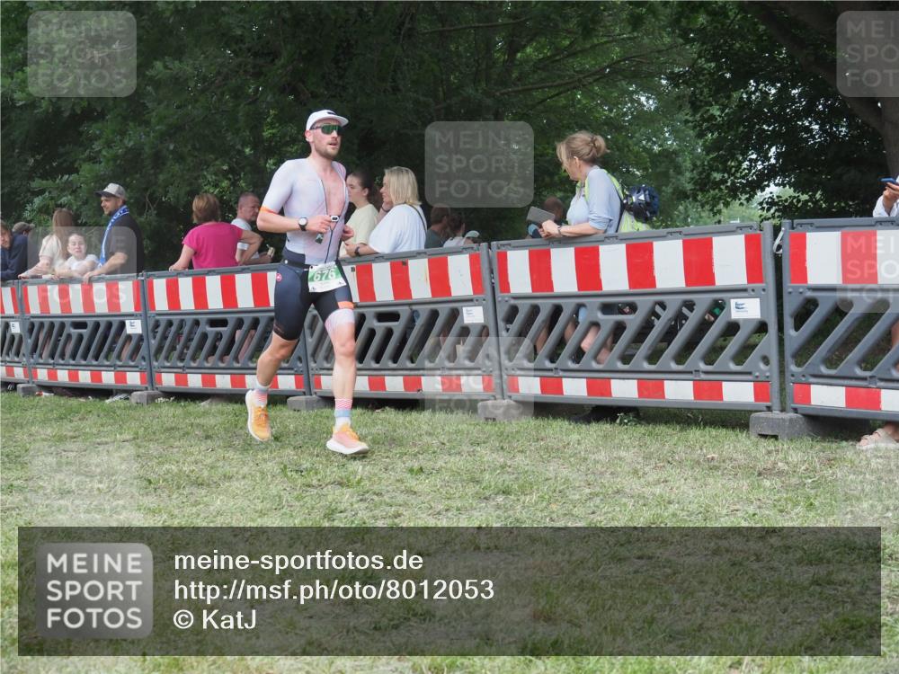 21.06.2025 - 27. Vierlanden-Triathlon KatJ http://msf.ph/oto/8012053 15.06.2025 13:07:36 Ziel 676 meine-sportfotos.de