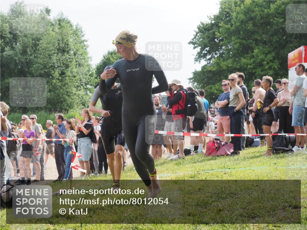 15.06.2025 - 27. Vierlanden-Triathlon KatJ http://msf.ph/oto/8012054 15.06.2025 10:13:55 Schwimmen 472, 490, 513, 540, 622 meine-sportfotos.de