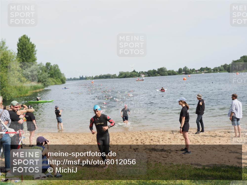 21.06.2025 - 27. Vierlanden-Triathlon MichiJ http://msf.ph/oto/8012056 15.06.2026 10:14:24 Schwimmen 482, 565, 618 meine-sportfotos.de