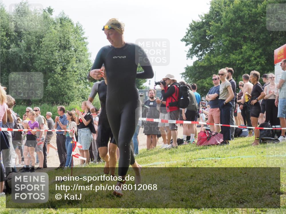 15.06.2025 - 27. Vierlanden-Triathlon KatJ http://msf.ph/oto/8012068 15.06.2025 10:13:55 Schwimmen 472, 490, 513, 540, 622 meine-sportfotos.de