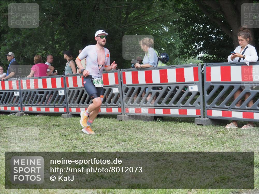 21.06.2025 - 27. Vierlanden-Triathlon KatJ http://msf.ph/oto/8012073 15.06.2025 13:07:37 Ziel 676 meine-sportfotos.de