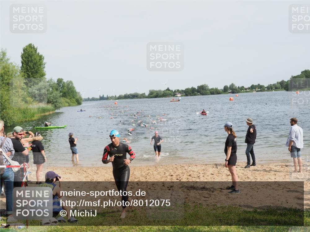 21.06.2025 - 27. Vierlanden-Triathlon MichiJ http://msf.ph/oto/8012075 15.06.2026 10:14:25 Schwimmen 482, 565, 618 meine-sportfotos.de