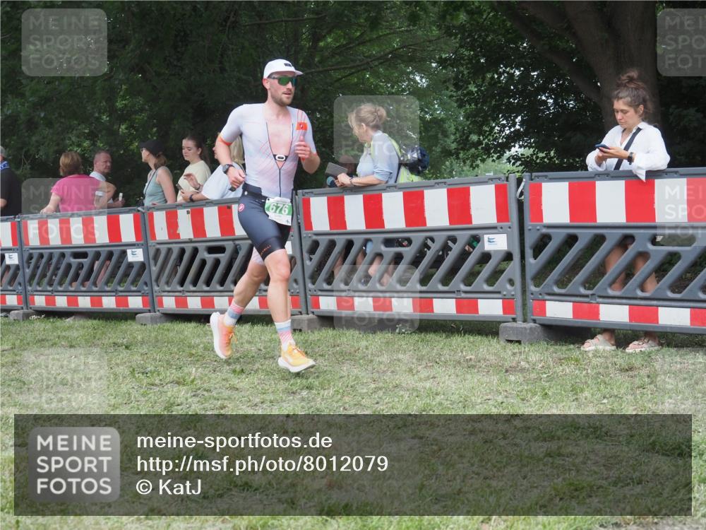 21.06.2025 - 27. Vierlanden-Triathlon KatJ http://msf.ph/oto/8012079 15.06.2025 13:07:37 Ziel 676 meine-sportfotos.de