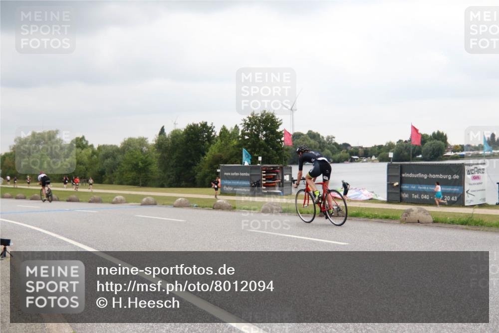 21.06.2025 - 27. Vierlanden-Triathlon H.Heesch http://msf.ph/oto/8012094 15.06.2025 13:14:49 Radfahren 1211, 1229 meine-sportfotos.de