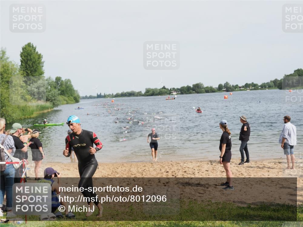 21.06.2025 - 27. Vierlanden-Triathlon MichiJ http://msf.ph/oto/8012096 15.06.2026 10:14:25 Schwimmen 482, 565, 618 meine-sportfotos.de