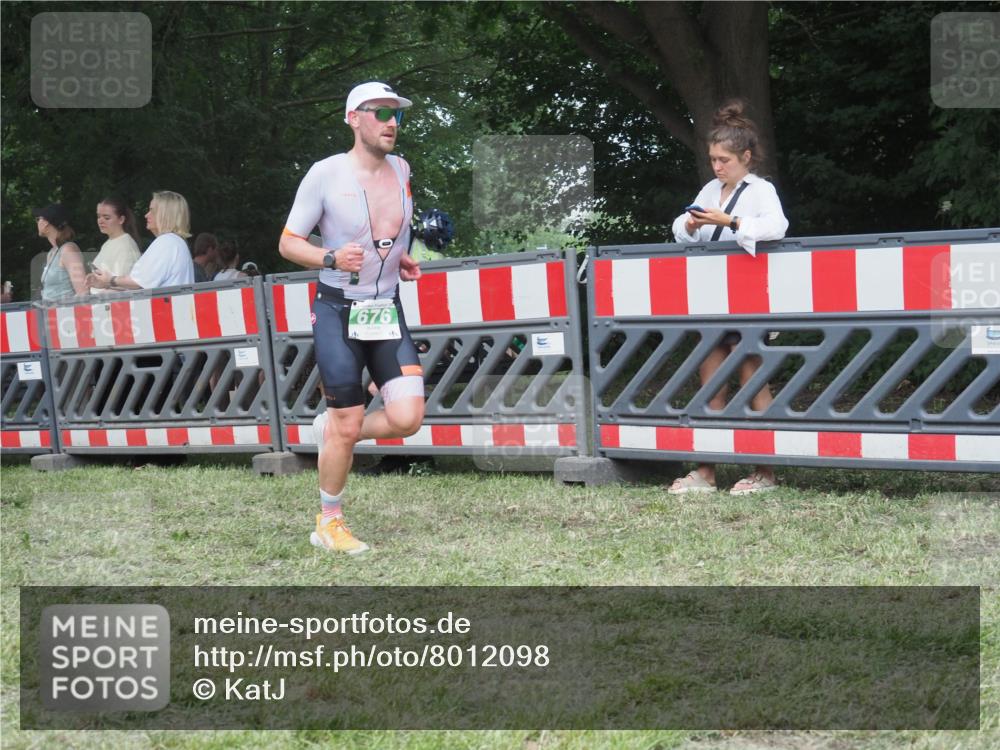 21.06.2025 - 27. Vierlanden-Triathlon KatJ http://msf.ph/oto/8012098 15.06.2025 13:07:37 Ziel 676 meine-sportfotos.de