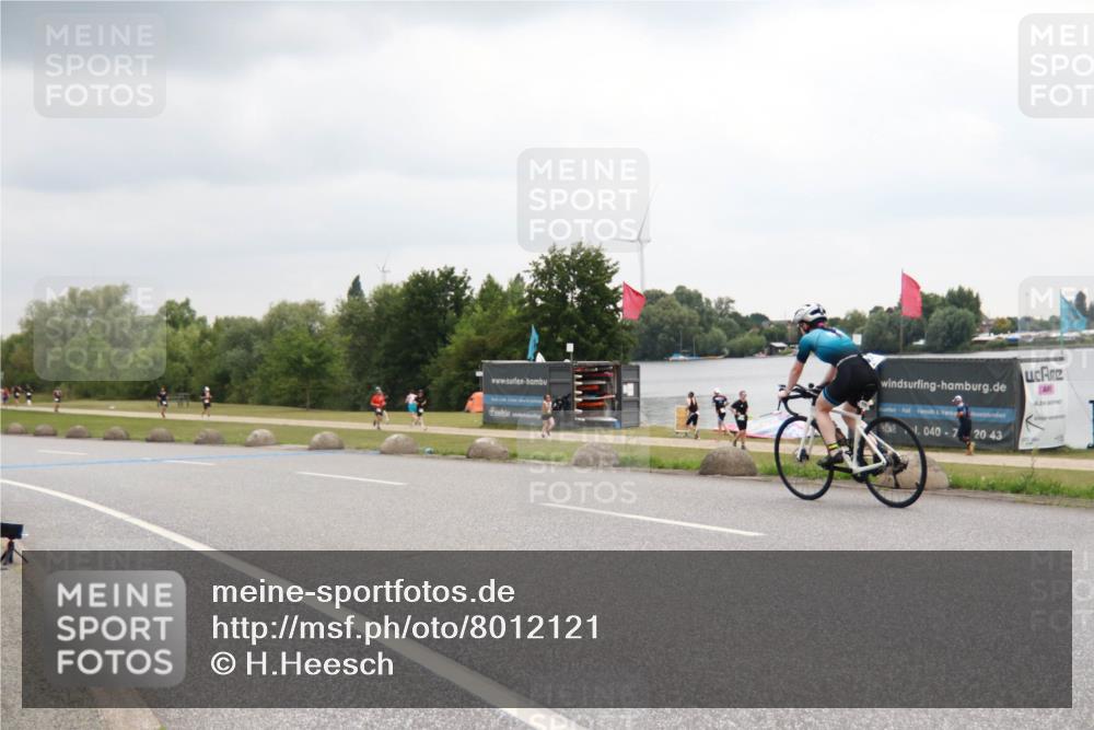 21.06.2025 - 27. Vierlanden-Triathlon H.Heesch http://msf.ph/oto/8012121 15.06.2025 13:14:57 Radfahren 1168, 1211, 1216 meine-sportfotos.de