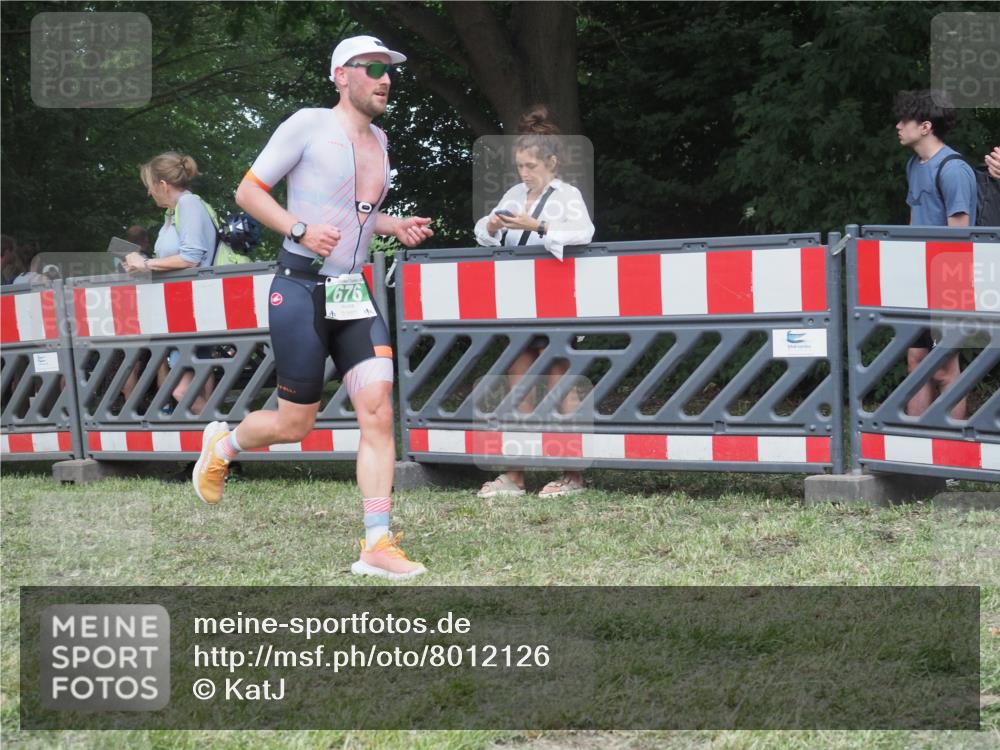 21.06.2025 - 27. Vierlanden-Triathlon KatJ http://msf.ph/oto/8012126 15.06.2025 13:07:37 Ziel 676 meine-sportfotos.de