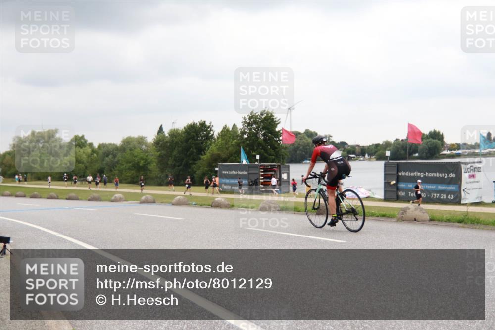 21.06.2025 - 27. Vierlanden-Triathlon H.Heesch http://msf.ph/oto/8012129 15.06.2025 13:15:14 Radfahren 1184 meine-sportfotos.de