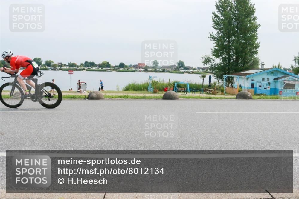 15.06.2025 - 27. Vierlanden-Triathlon H.Heesch http://msf.ph/oto/8012134 15.06.2025 11:06:03 Radfahren 569, 732 meine-sportfotos.de