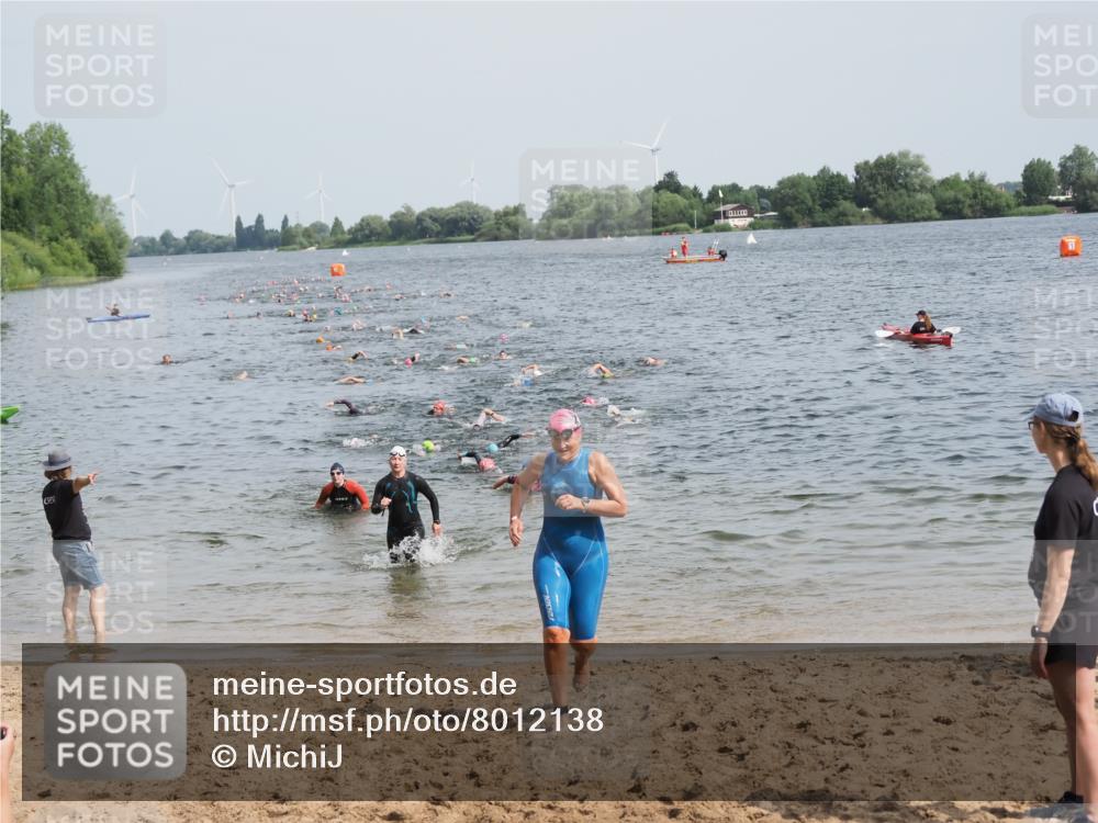 21.06.2025 - 27. Vierlanden-Triathlon MichiJ http://msf.ph/oto/8012138 15.06.2026 10:14:34 Schwimmen 565, 609, 615 meine-sportfotos.de