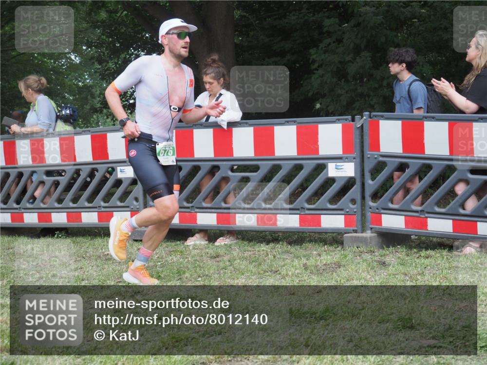 21.06.2025 - 27. Vierlanden-Triathlon KatJ http://msf.ph/oto/8012140 15.06.2025 13:07:37 Ziel 676 meine-sportfotos.de