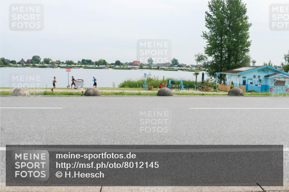 15.06.2025 - 27. Vierlanden-Triathlon H.Heesch http://msf.ph/oto/8012145 15.06.2025 11:06:04 Radfahren 569, 732 meine-sportfotos.de